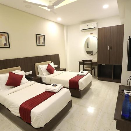 Hotel Privya Rooms And Banquet Surat Exteriör bild