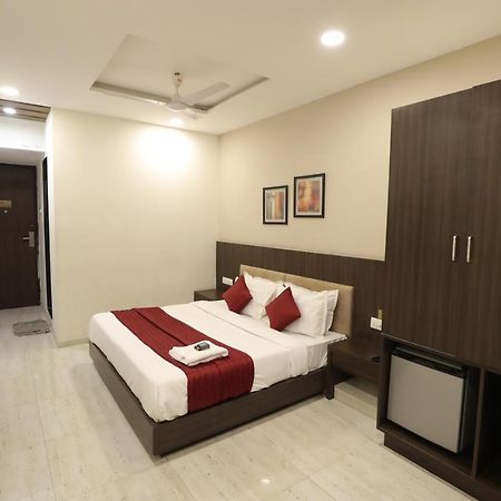 Hotel Privya Rooms And Banquet Surat Exteriör bild