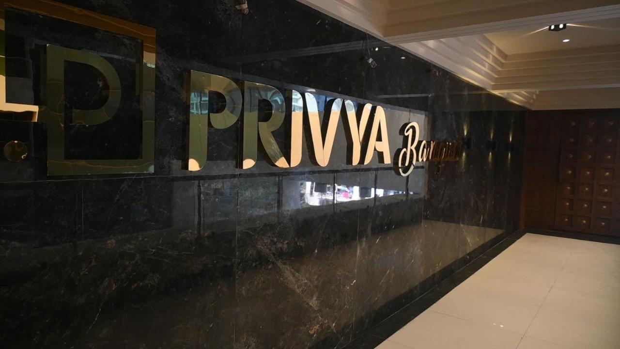 Hotel Privya Rooms And Banquet Surat Exteriör bild