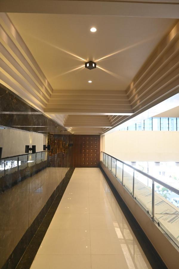 Hotel Privya Rooms And Banquet Surat Exteriör bild