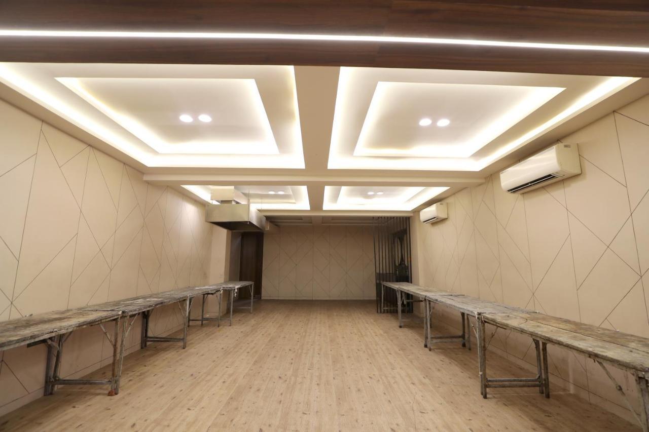 Hotel Privya Rooms And Banquet Surat Exteriör bild