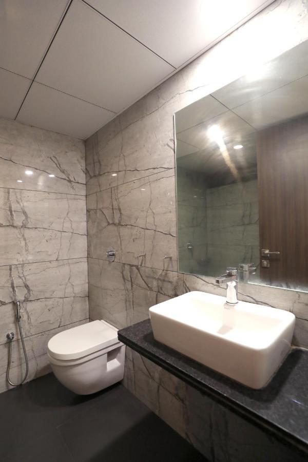 Hotel Privya Rooms And Banquet Surat Exteriör bild