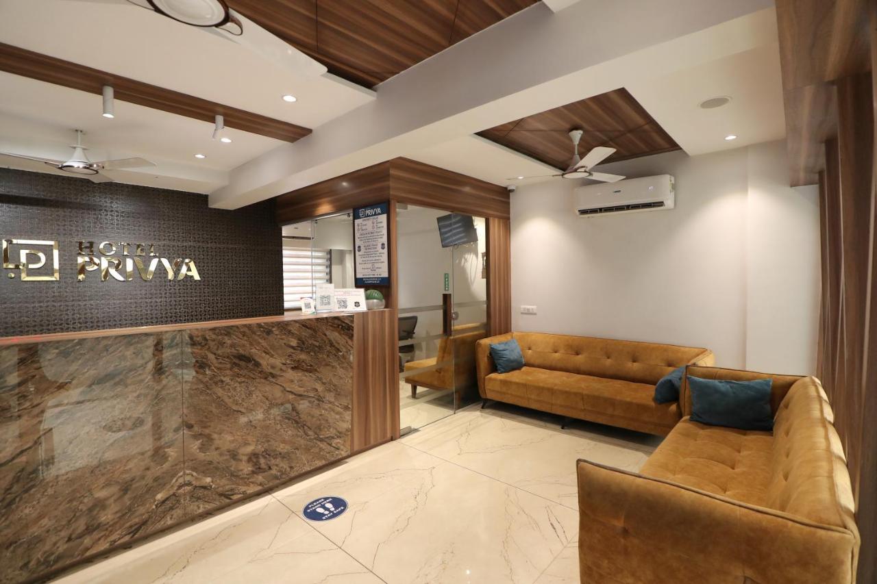 Hotel Privya Rooms And Banquet Surat Exteriör bild