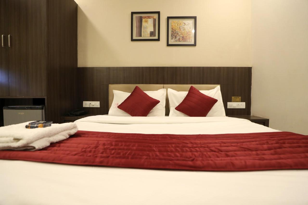 Hotel Privya Rooms And Banquet Surat Exteriör bild