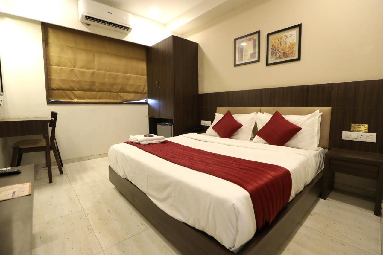 Hotel Privya Rooms And Banquet Surat Exteriör bild