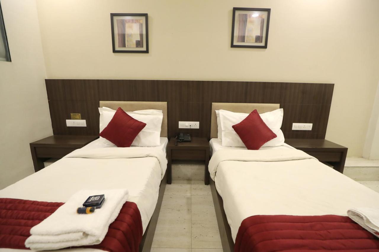 Hotel Privya Rooms And Banquet Surat Exteriör bild