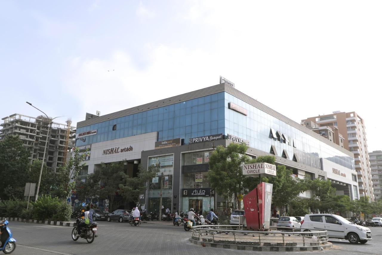 Hotel Privya Rooms And Banquet Surat Exteriör bild