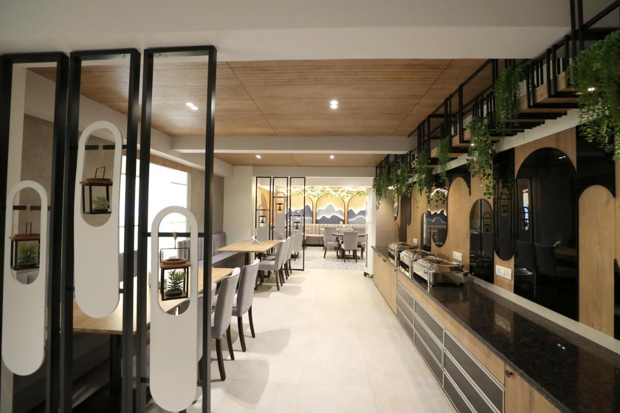 Hotel Privya Rooms And Banquet Surat Exteriör bild