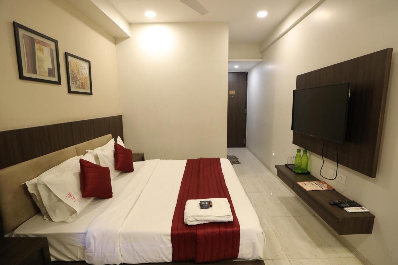 Hotel Privya Rooms And Banquet Surat Exteriör bild